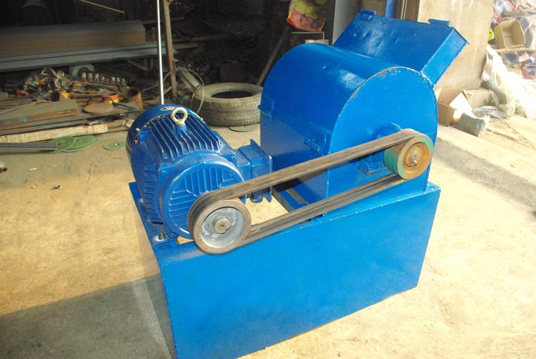 粉餅機(jī)，碎餅機(jī)，大餅打碎機(jī)，花生茶籽大豆餅粉碎機(jī)